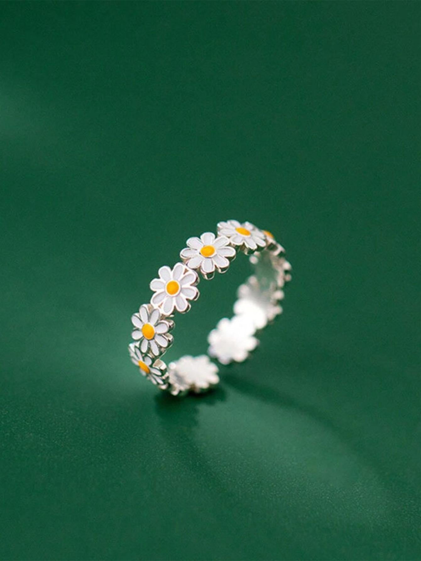 Marcia inspired Daisy ring -One size fits all